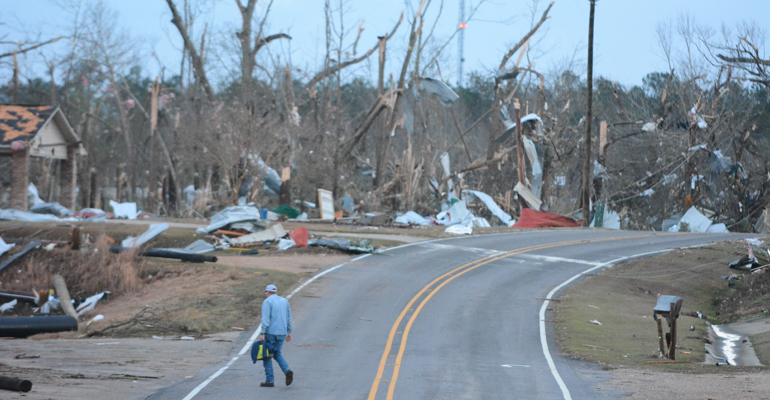 Community+members+aid+in+tornado+recovery+