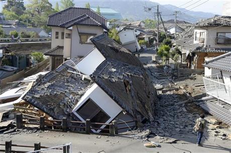 String of earthquakes injure thousands