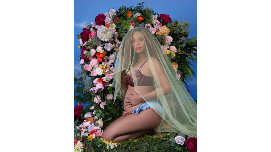 Beyoncé’s pregnancy offers break from politics
