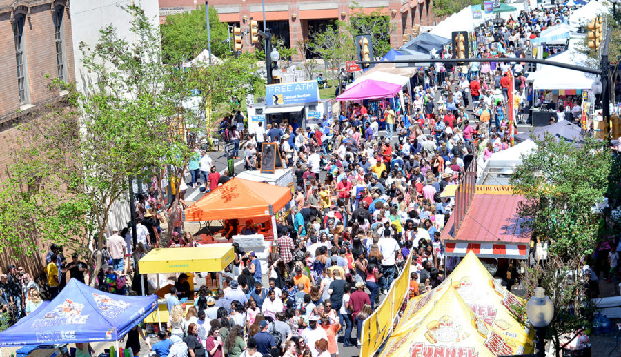 Crowds+amass+downtown+for+Hubfest+2017