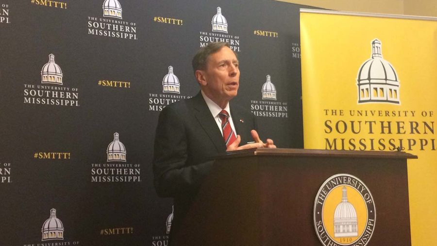 Petraeus delivers Dale Distinguished Lecture