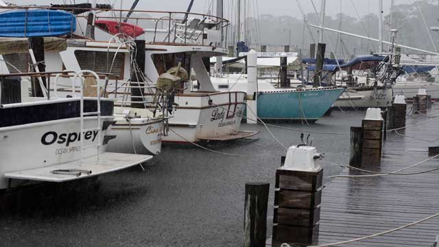 Hurricane Nate makes landfall on Gulf Coast, minimal damage