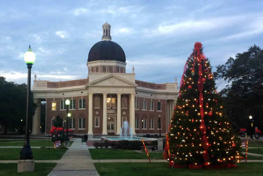 Christmas tree in front of the Aubrey K. Lucas Administration Building on December 3, 2017. // Kaitlyn Watkins