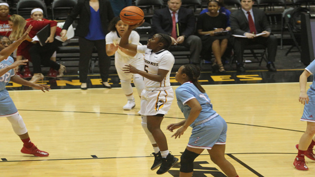 Shonte Hailes (5) becomes C-USA’S player of the week after a career preformance.
Photo: courtesy