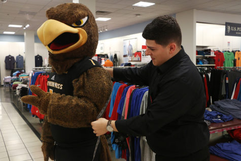 Suit Up event helps students dress for success