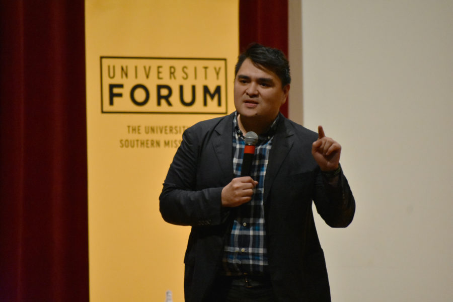Vargas+speaks+at+University+Forum