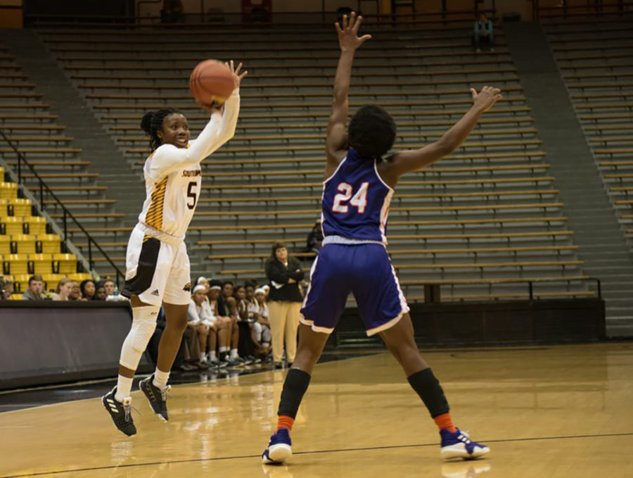 Lady Eagles earn second straight win against Marshall