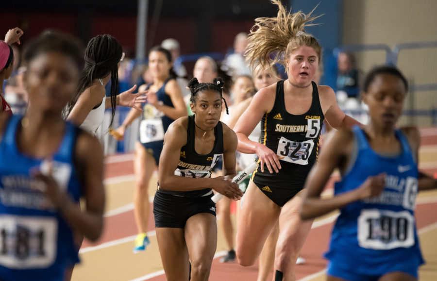 Rian Robinson takes the baton in the Womens Distance Medley Relay