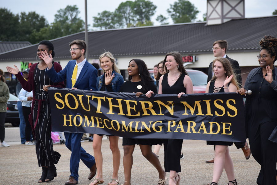 Southern+Miss+Homecoming+committee+walks+in+the+Homecoming+Parade.+Photo+by+Bethany+Morris.