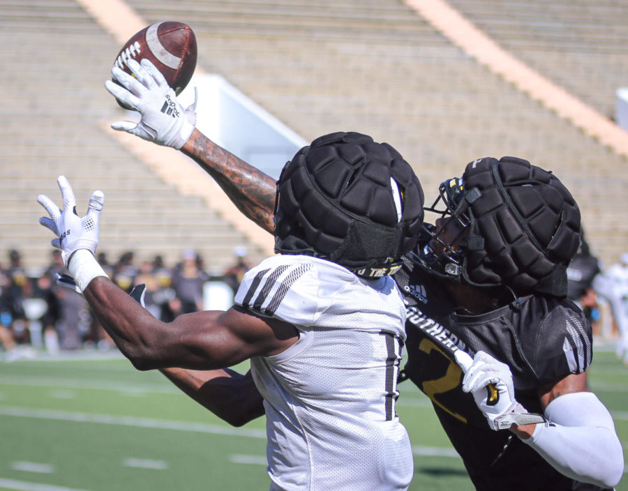 Defensive back Eric Scott Jr. deflects a pass during Tuesdays scrimmage.