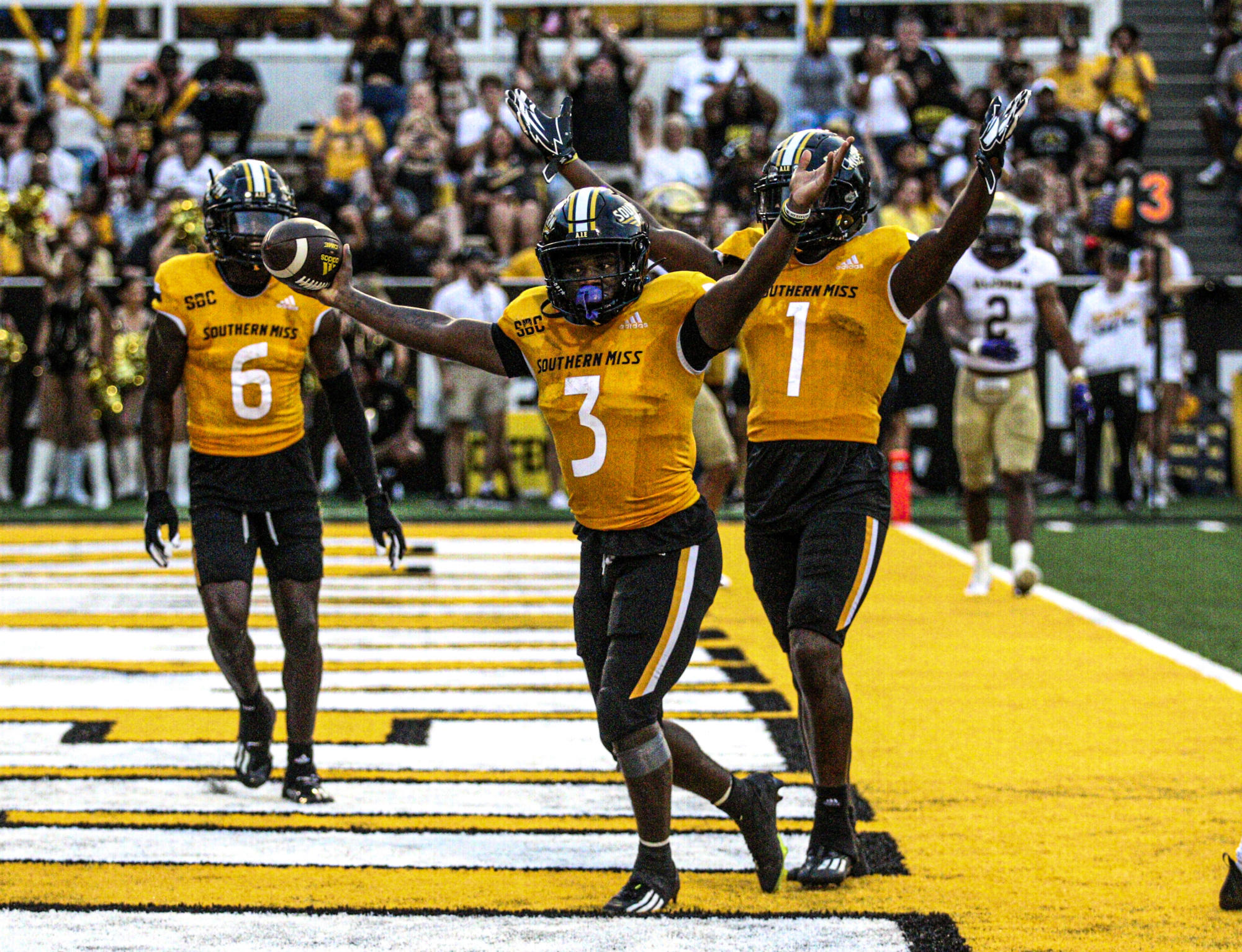 Billy Wiles Throws Three Touchdowns, Leads Southern Miss to 40-14 Victory  Over Alcorn State – SM2