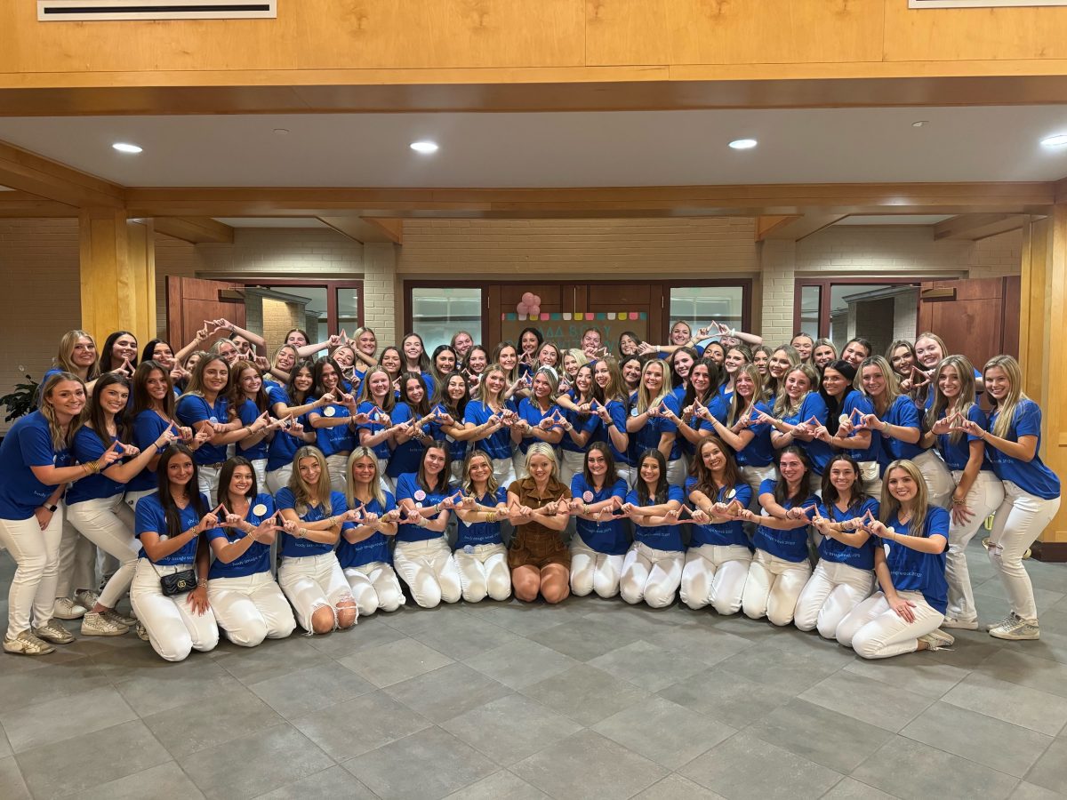 Members of USM's Tri Delta pose with author and podcaster Grace Valentine during Body image Week.