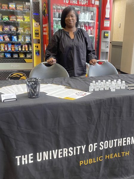 Dr. Vickie Reed tables in the Hub to educate the USM students.