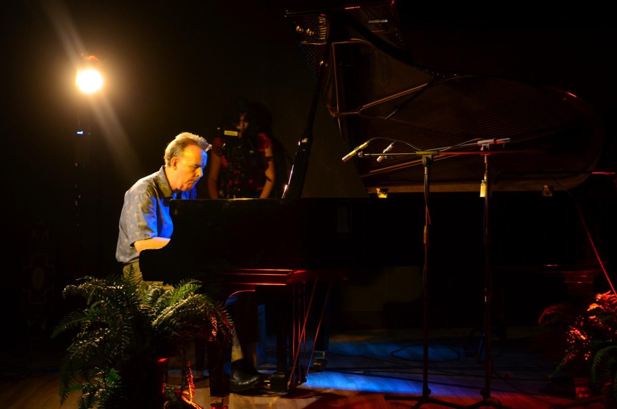 Tom McDermott performs at a USM event sponsored by Established Artists and Recording Students (EARS).