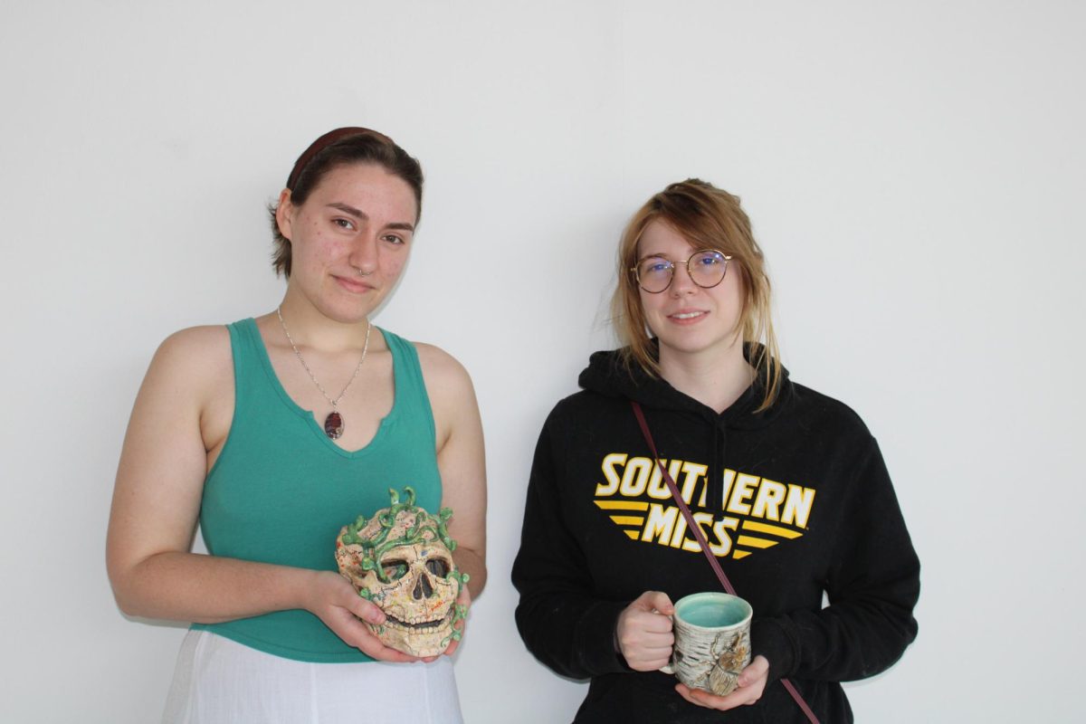 USM students Katie Daleke (Left) and Sarah McDaniel (Right) holding their award-winning pieces from the Alabama Clay Conference. 