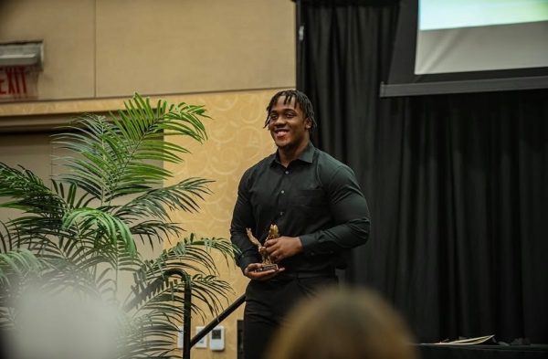 Jeramie Posey accepts award.